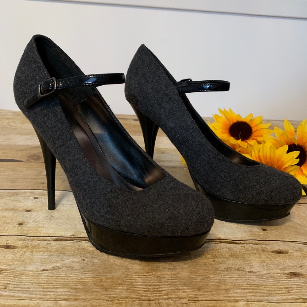 Gray wool heels by Candie’s. Size 8 1/2 - Picture 2 of 7